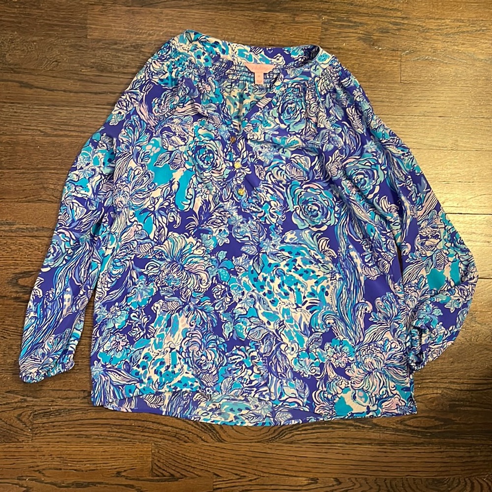 Lilly Pulitzer top 🤍💙💜